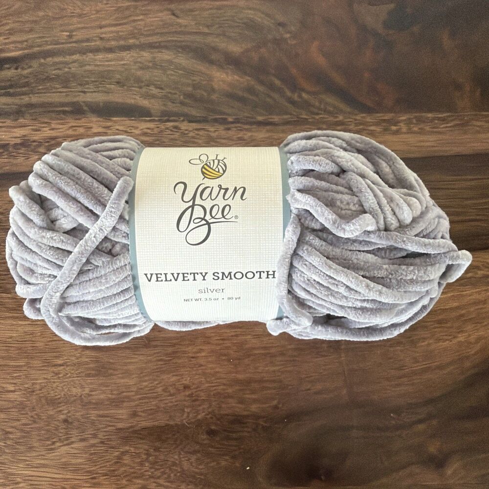Velvety Smooth Silver 1 Skein Yarn Bee 3.5 oz Worsted 100% Polyester